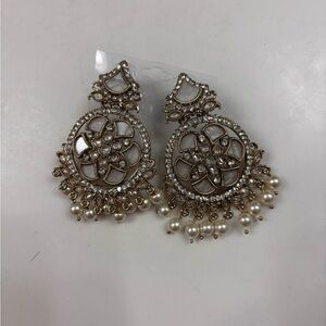Elegant Gold and Pearl Earrings
